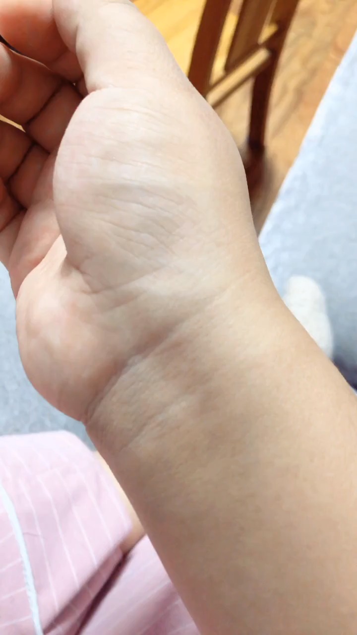 孕32周,第一次发现这个跳动的脉搏.哈哈哈哈,好激动.