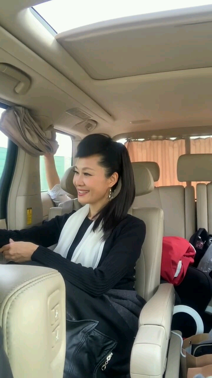 于文华老师去演出的路上