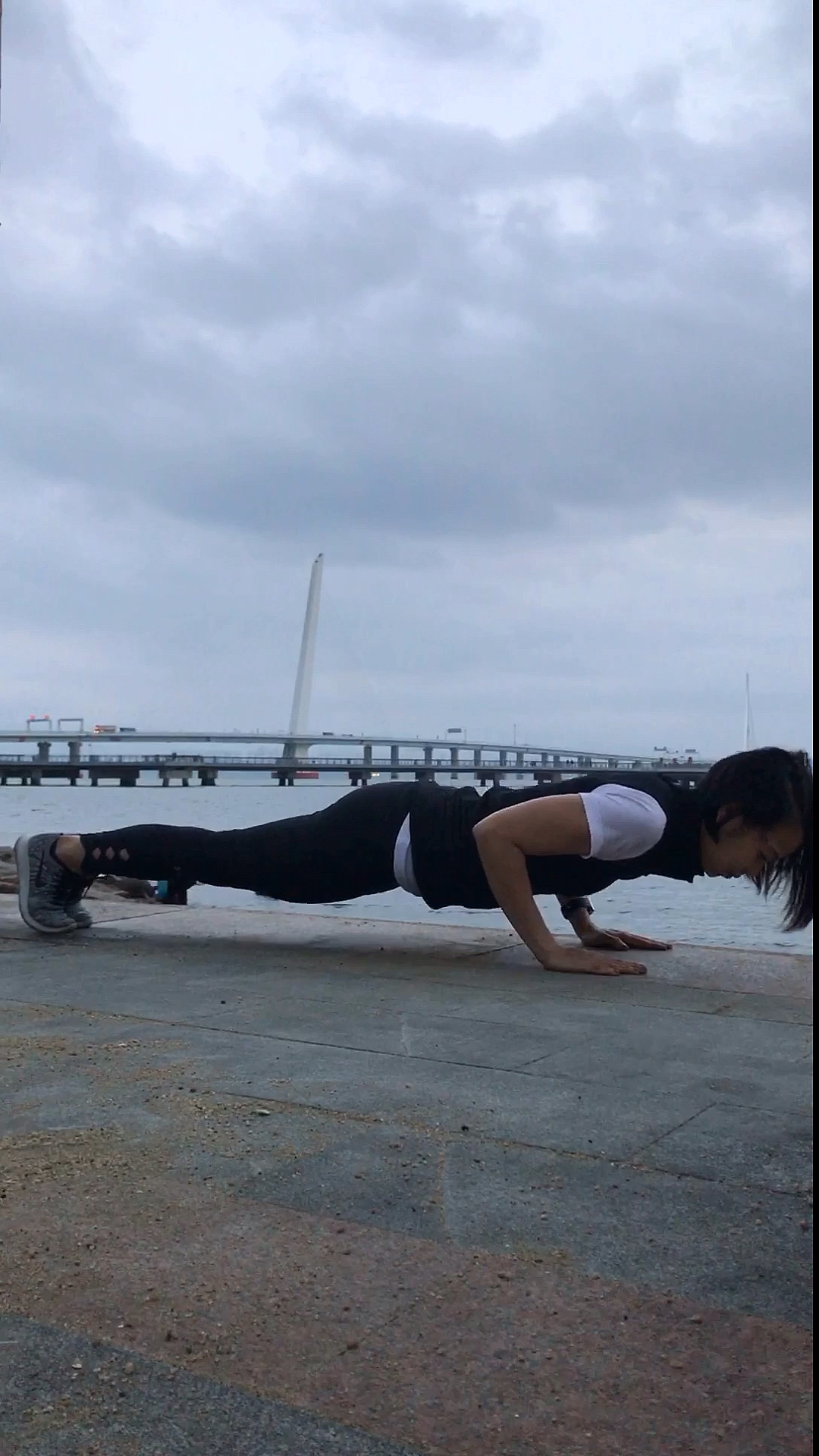 女生也可以标准俯卧撑