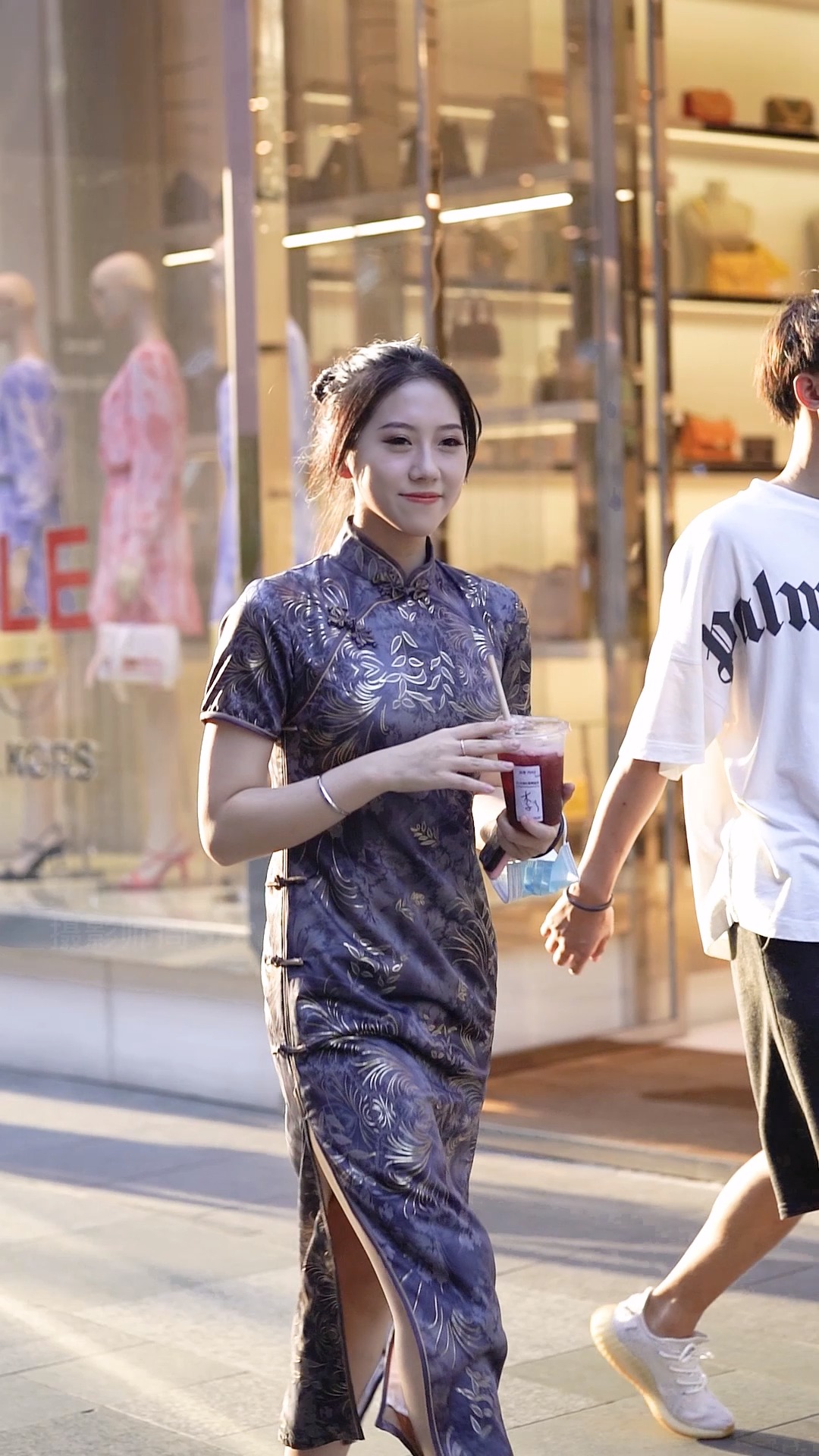 街拍美女#分享旗袍穿搭
