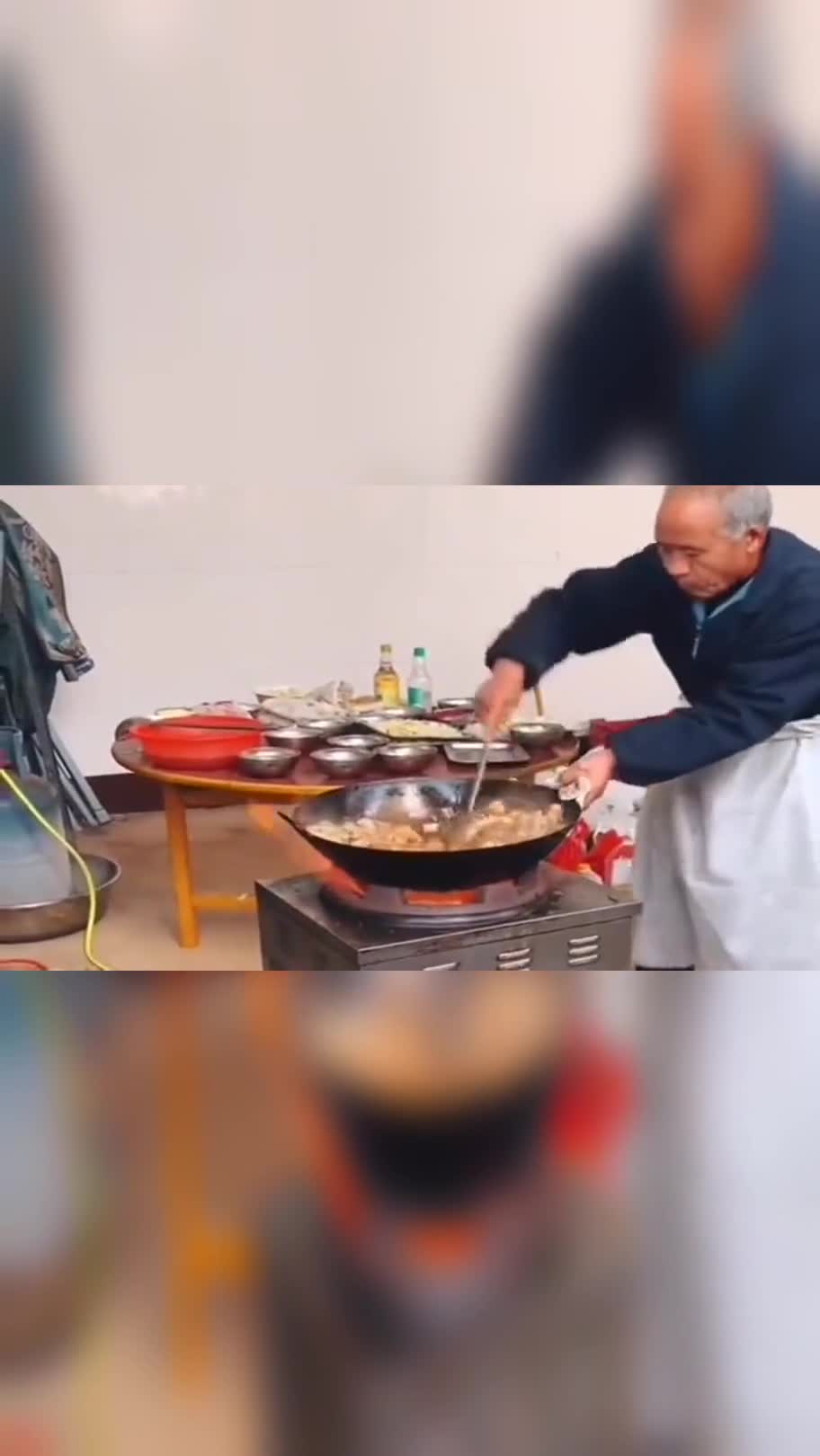 贵州大爷炒了一辈子菜,果然有几把刷子,这大勺颠的没谁了!