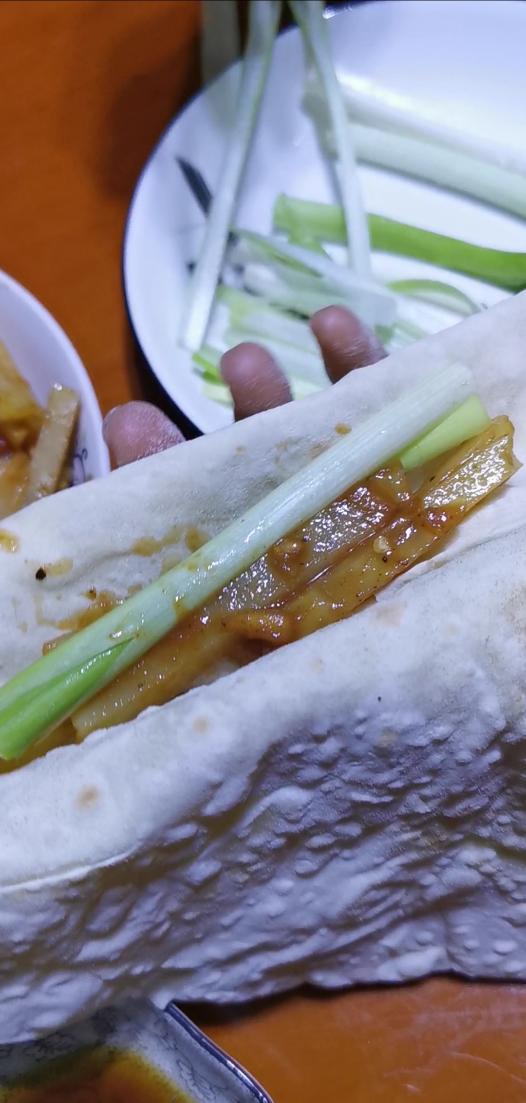 烙馍卷大葱!得劲!