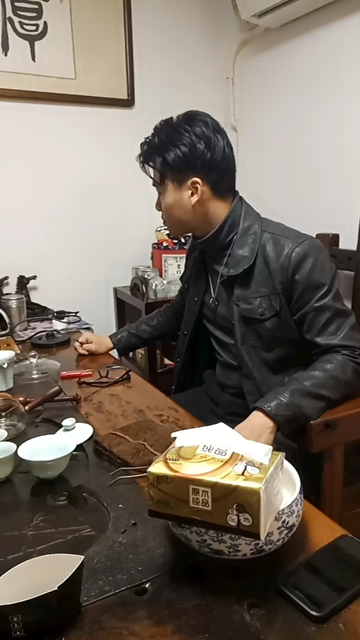 到表弟公司喝茶