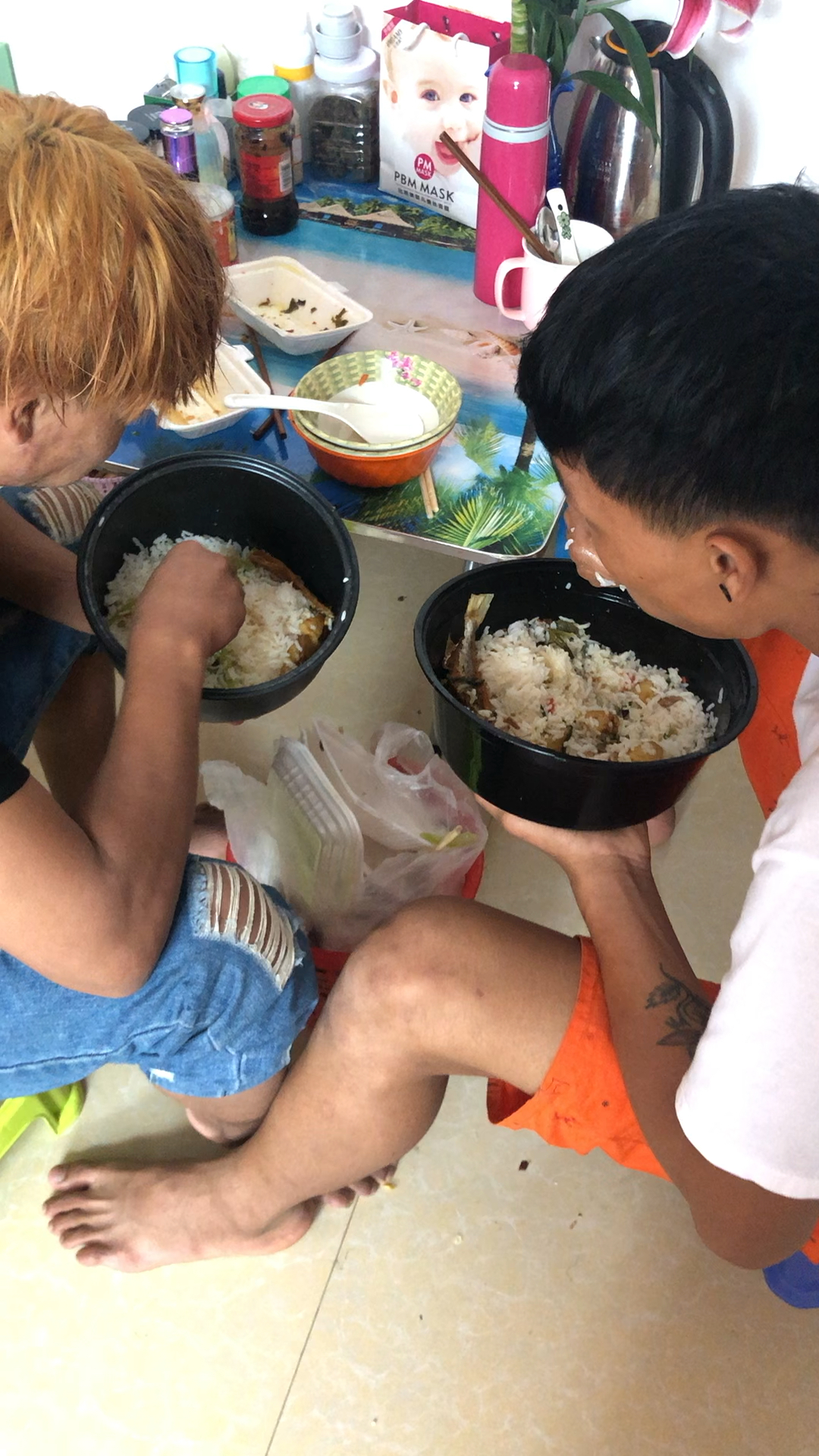 缅甸吃饭传统手抓饭