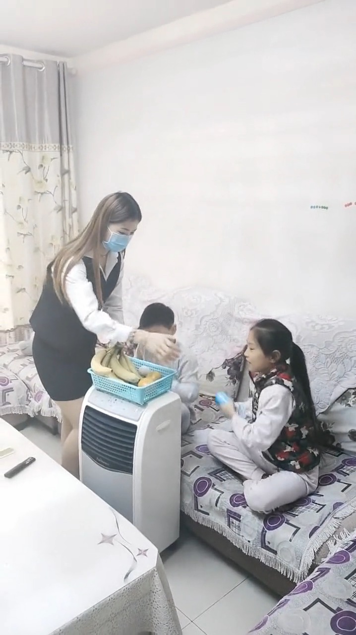 老婆在家这样看孩子,把我都看呆了,真是佩服佩服!