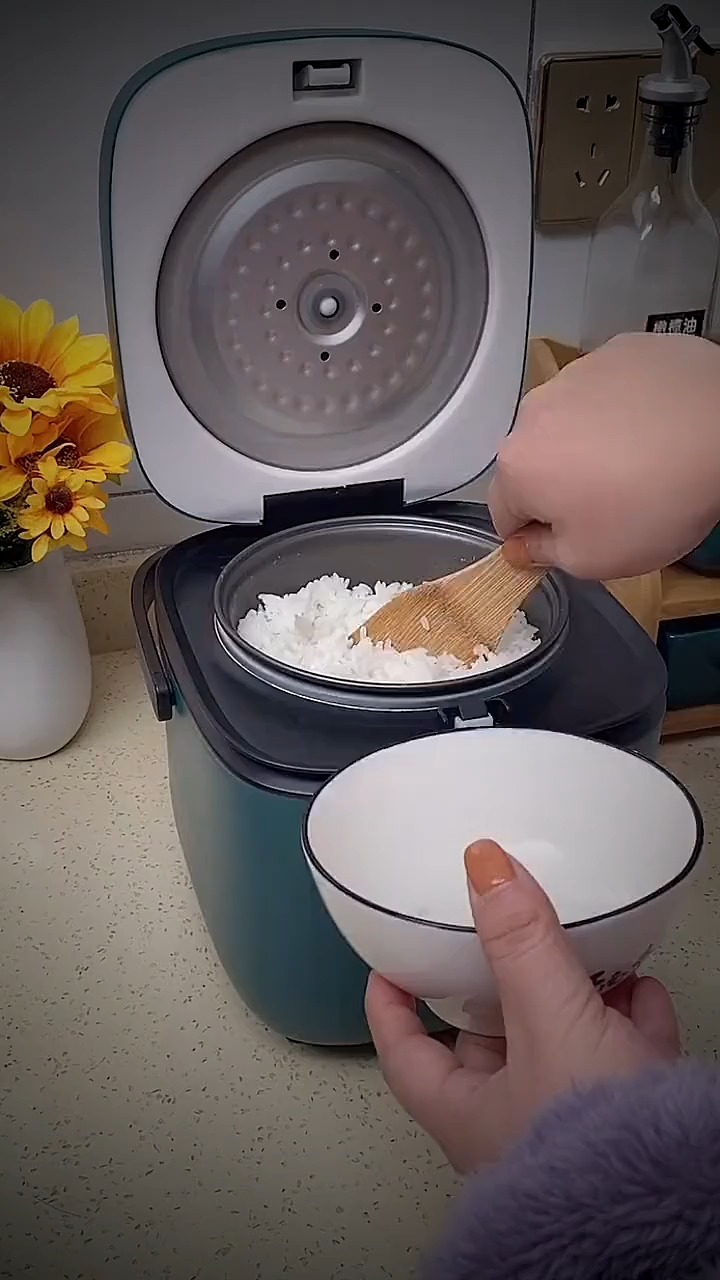 超可爱的小兔子饭勺,盛饭不粘米饭还可以立放在台面上,即好看又实用