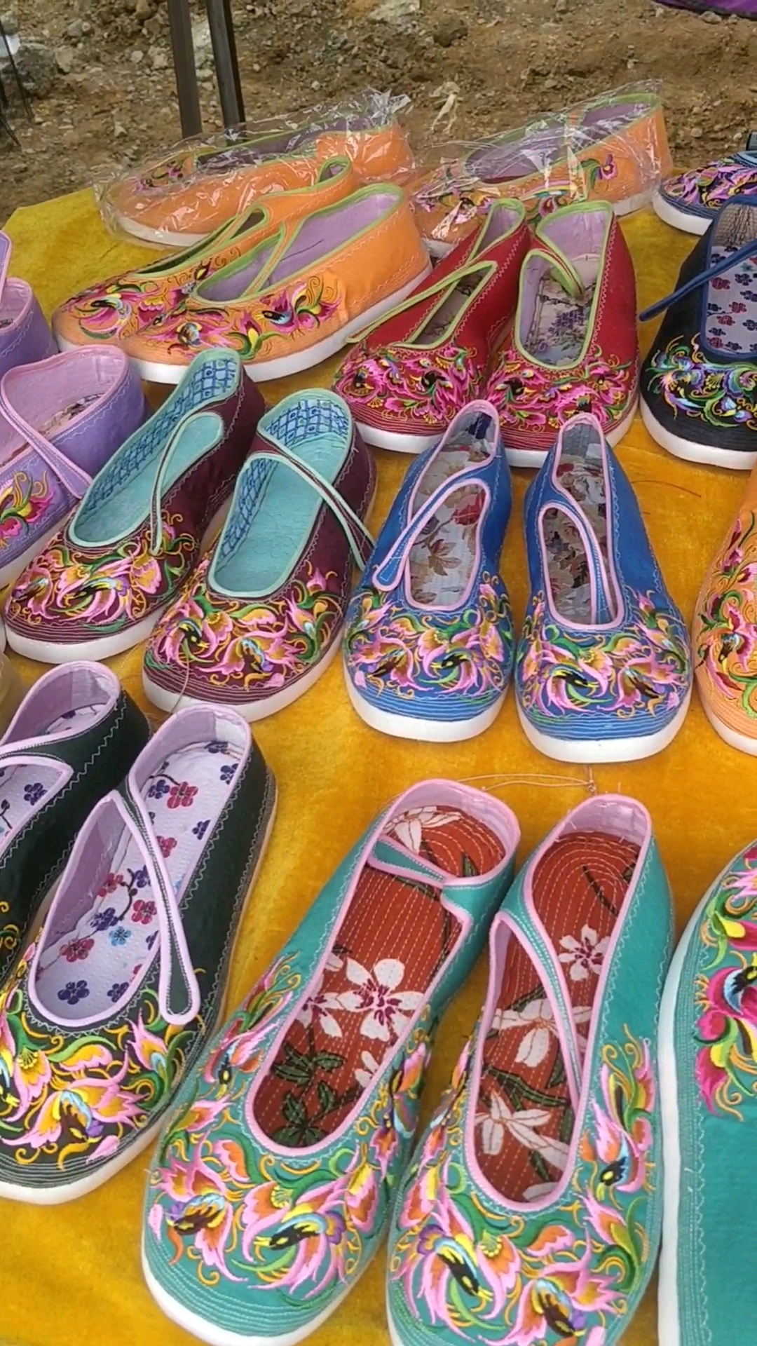 广西最美绣花鞋