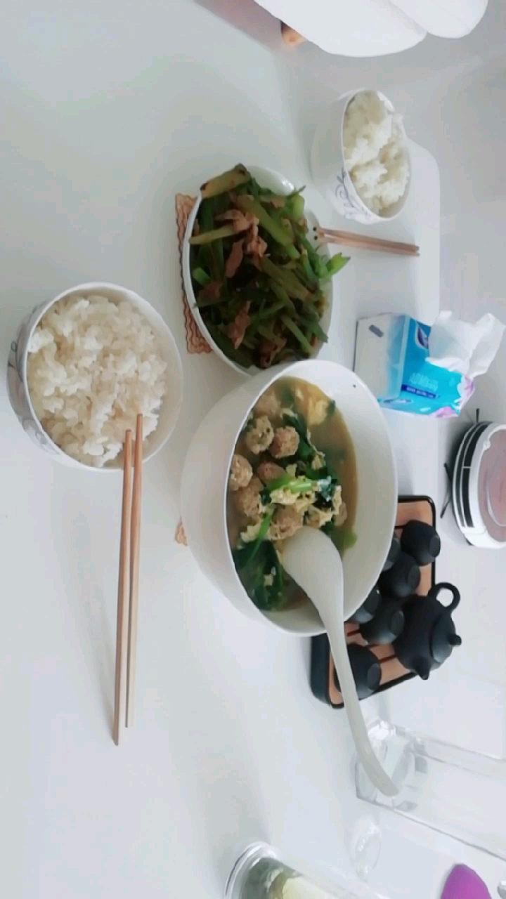 忙了一中午,坐等吃飯