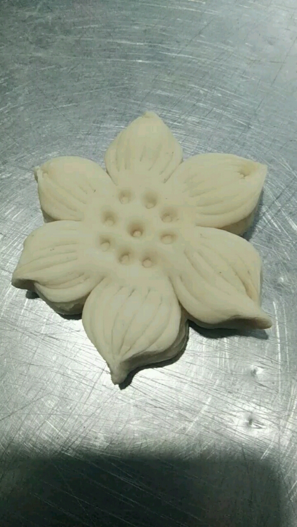 秀出你的拿手菜#莲花饼,喜欢的朋友们双击加关注走一走吧