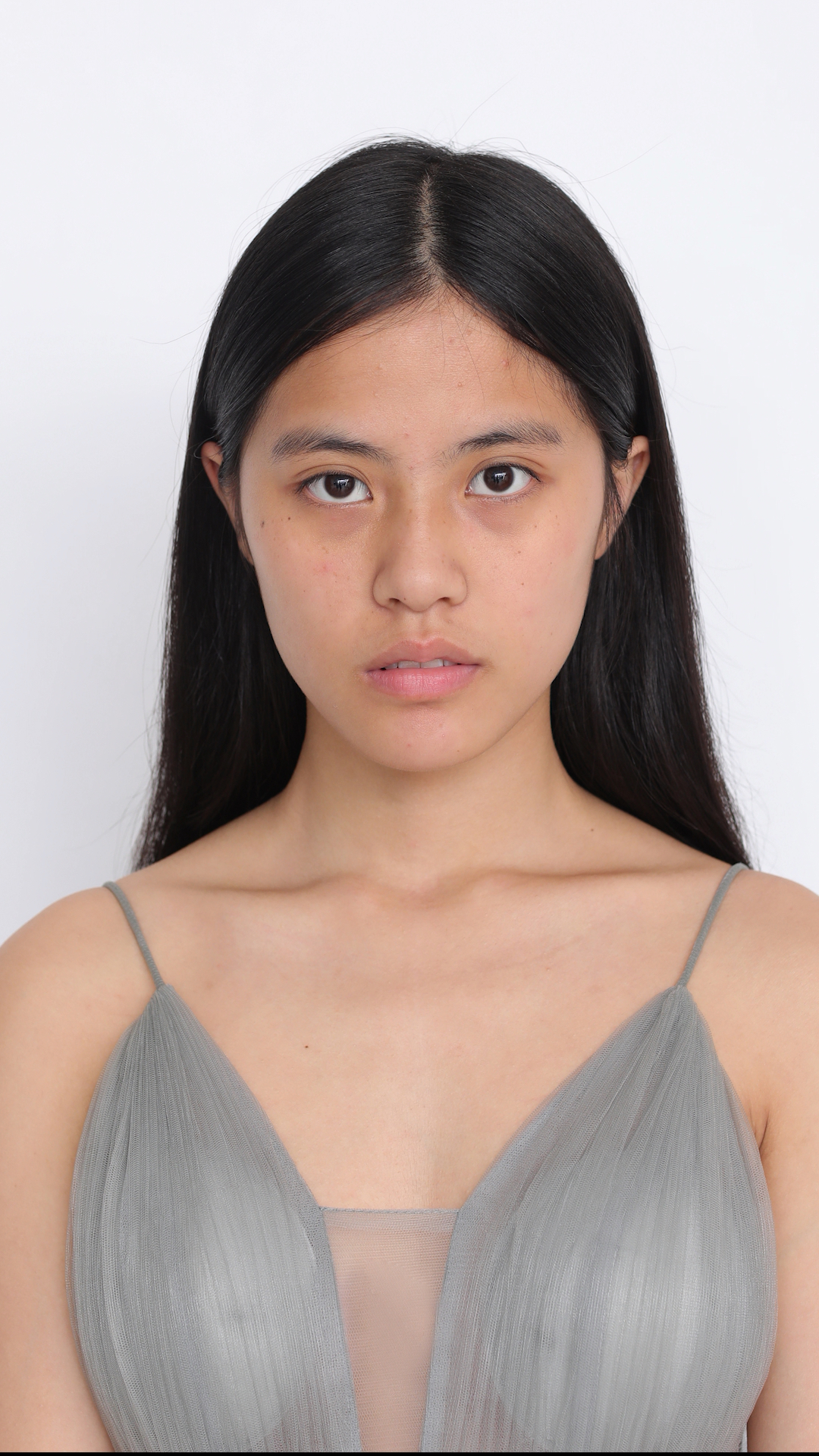 无惧素颜#素人改造复古造型 皮肤暗沉妆面重点:突出口红