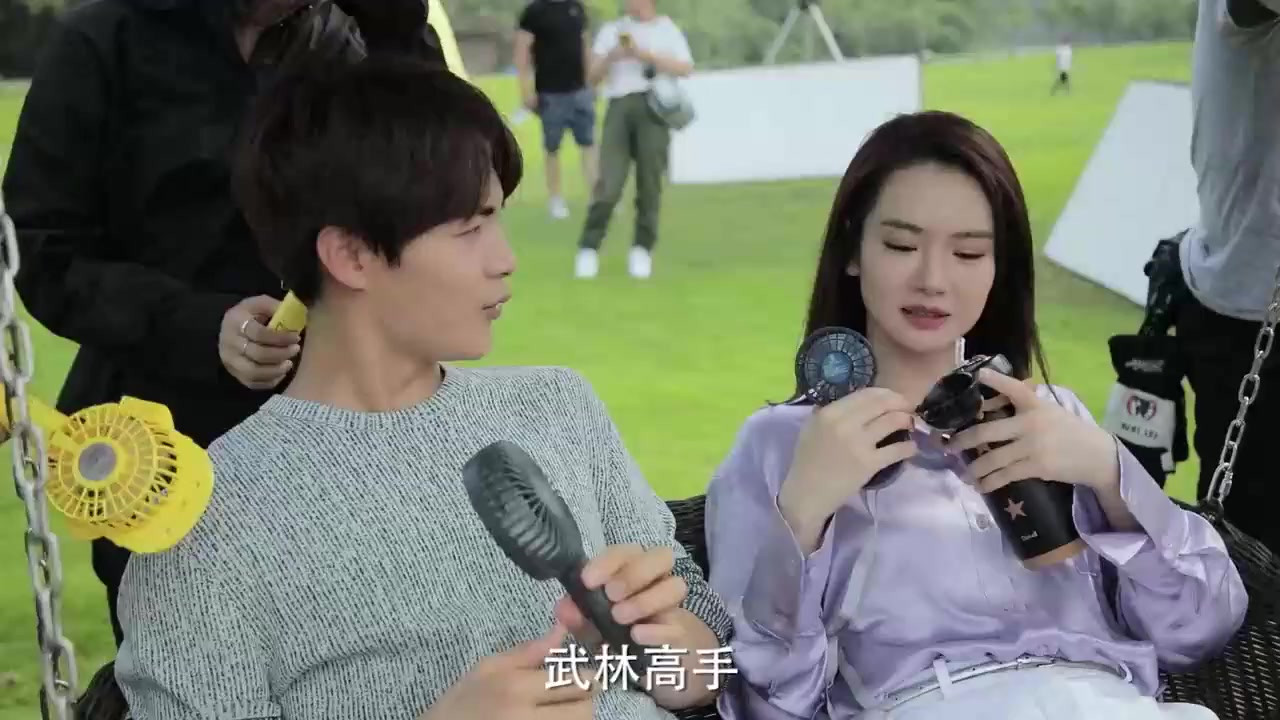 龚俊#《你好安怡》花絮:马天宇戚薇片场休息,四个电风扇都抵不住等热