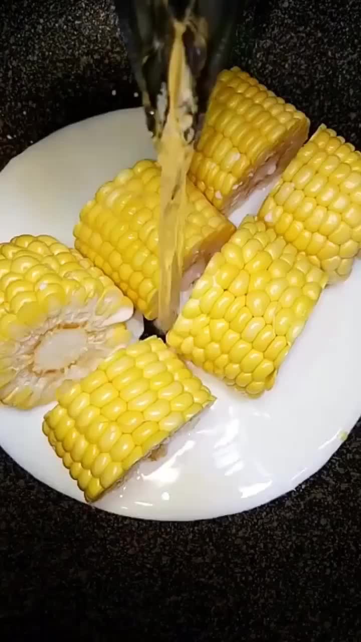 这样蒸出来的玉米超好吃,又香又甜,孩子们永远吃不够,喜欢的朋友可以