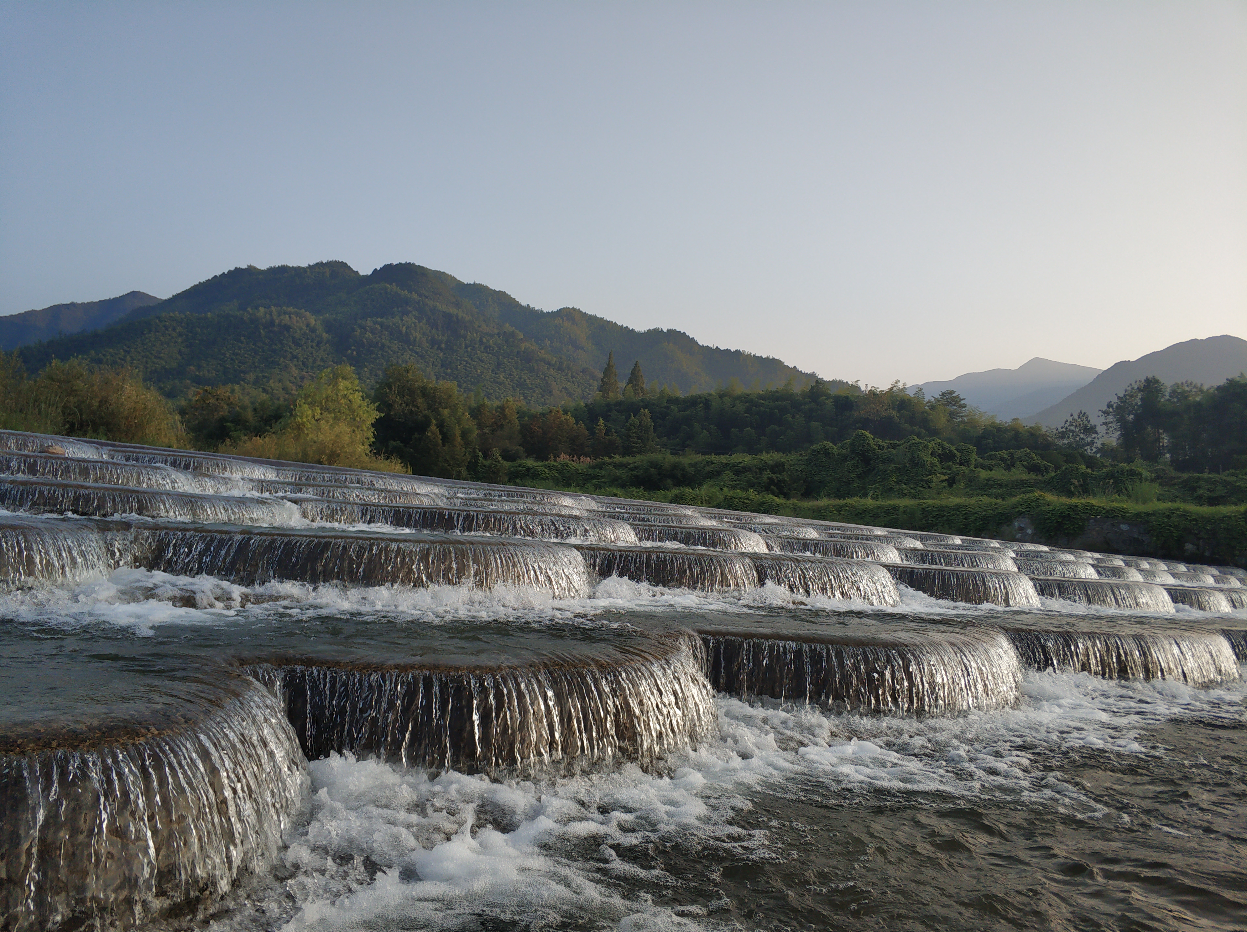 打卡网红地龙鳞坝!