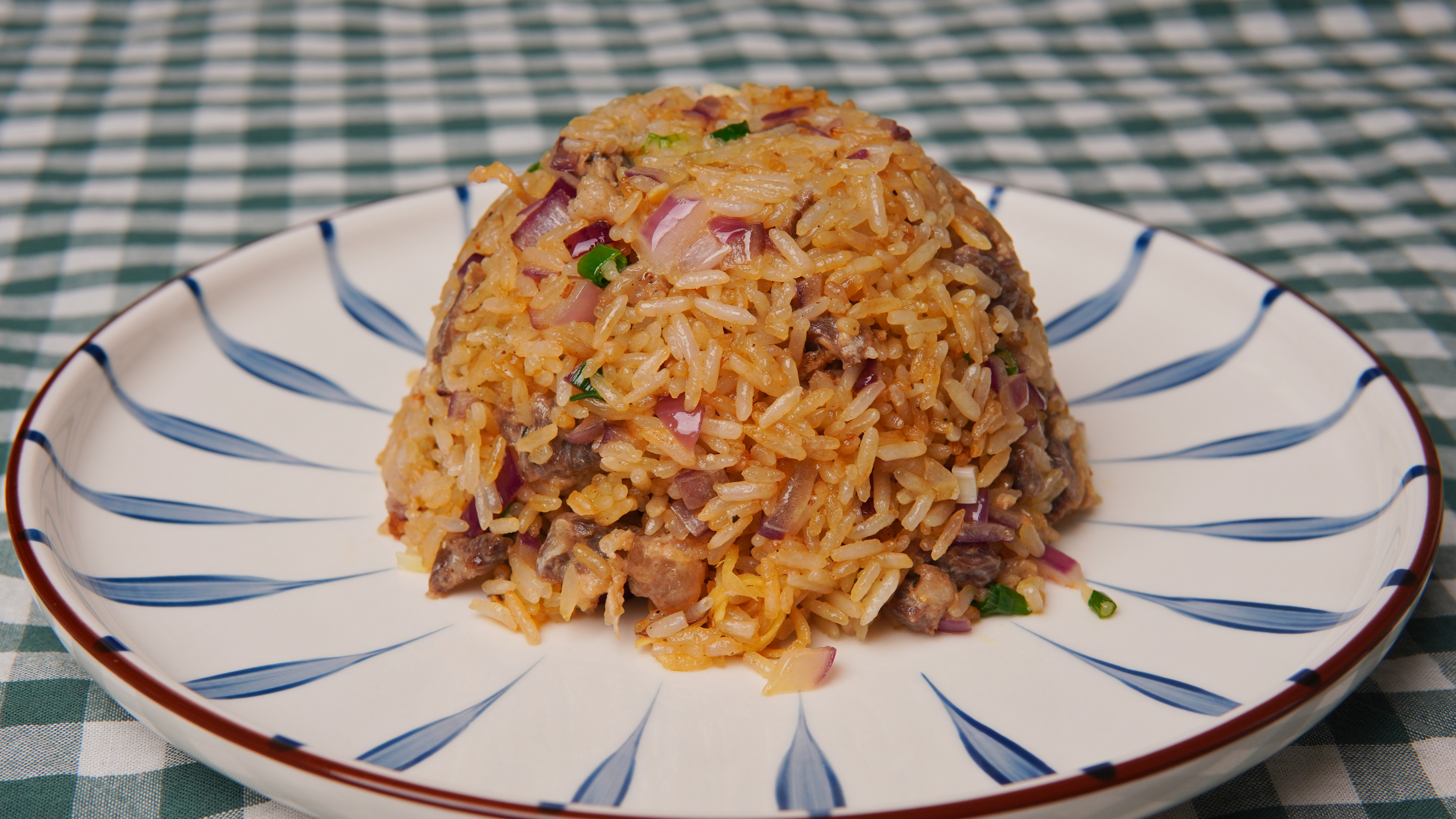 孩子们最爱吃的黑椒牛肉粒炒饭,记住这3个步骤,出锅粒粒爆香