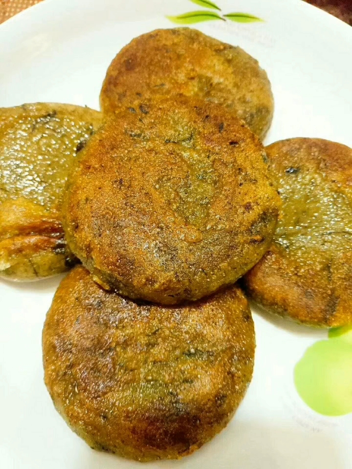 草草粑煎的时候,一定是小火慢慢煎,才能外酥里嫩, 纯天然,纯手工[强]