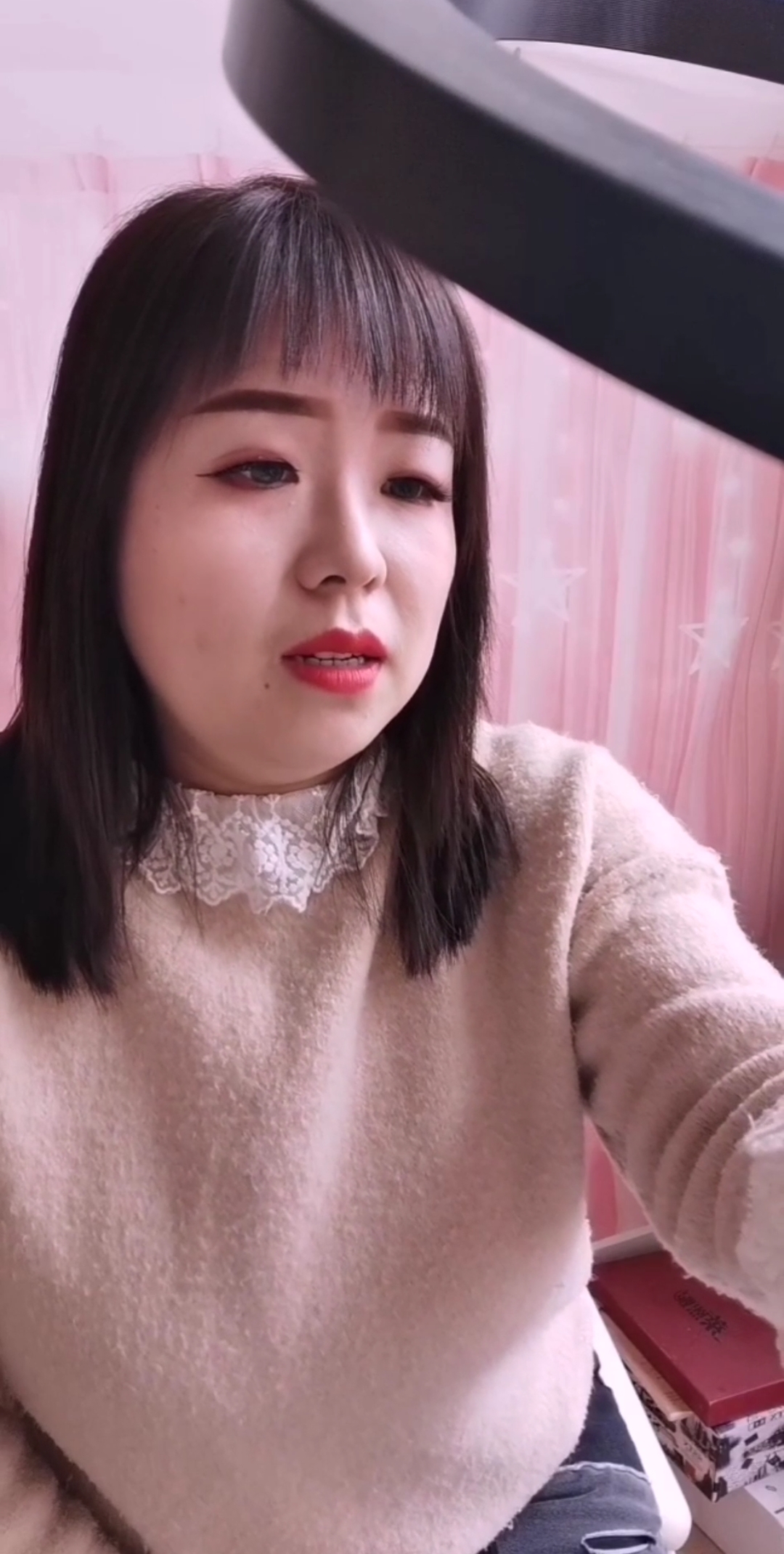 小媳妇天天在家闲的没事干,只会拍视频