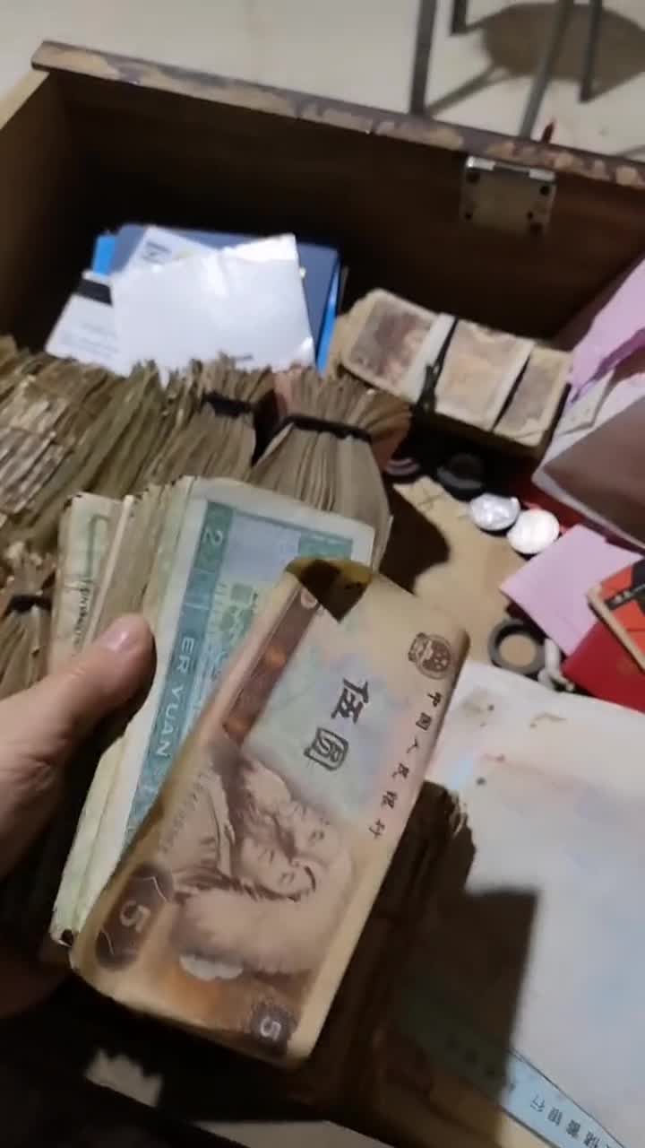 以后超过五块钱的聚会不要叫我,我家里穷,就这一点钱了