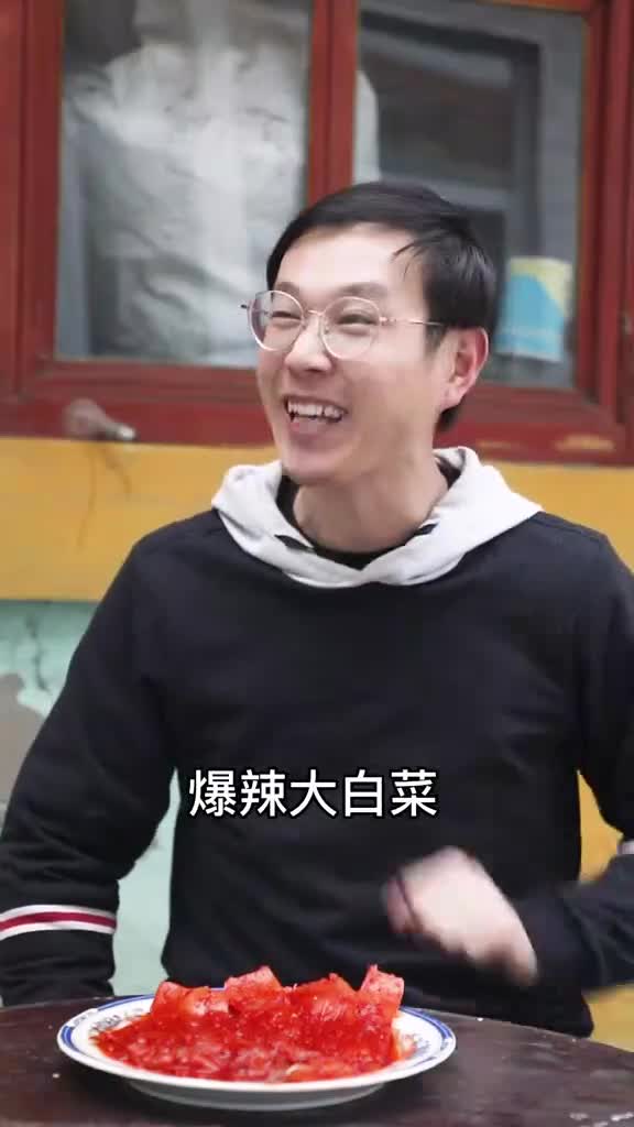 今天酸哥给我做了爆辣大白菜,就是不够辣呀!