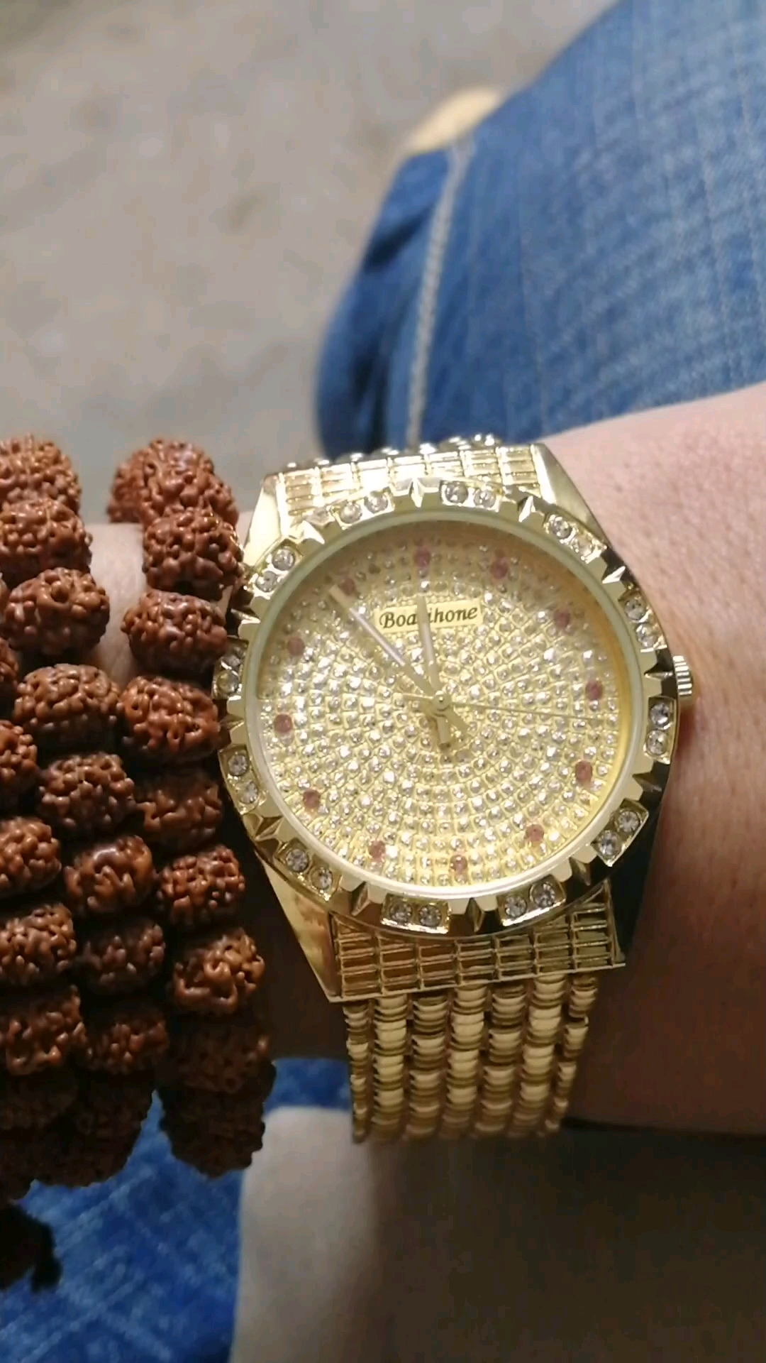 看这大金表值几米?