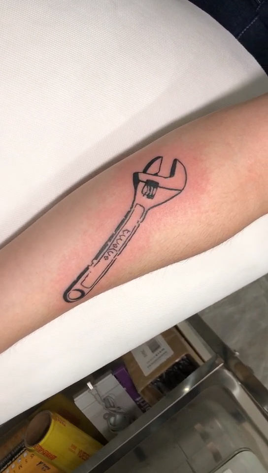 纹身#扳手一枚是不是很有意思#纹身#杭州大唐纹身