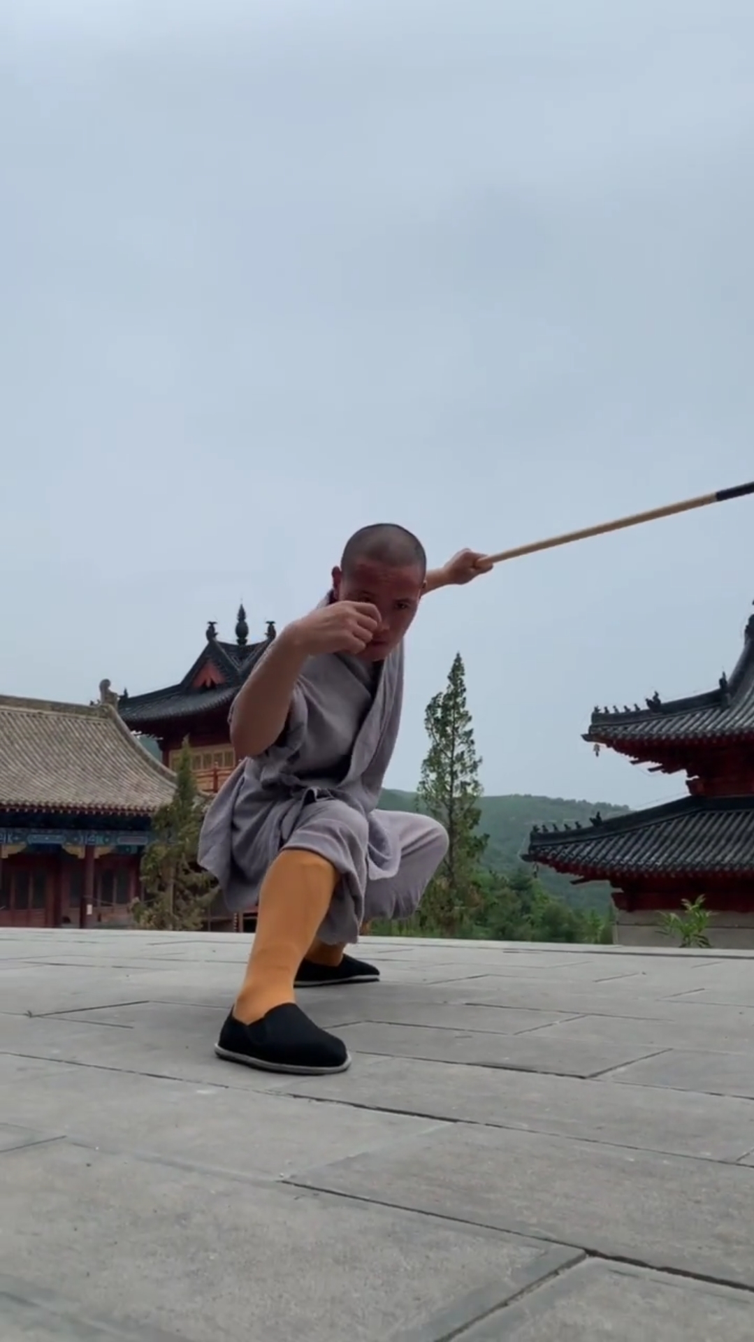 少林棍法主要以止恶扬善,除暴安良, 制止不杀   慈悲也 ——少林僧棍