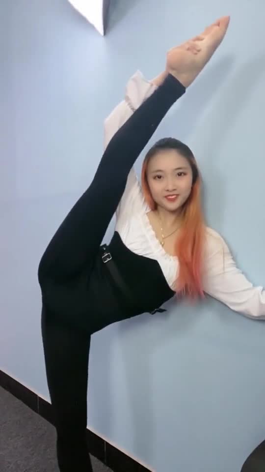 笑得好看才艺美,最喜欢这种一字腿