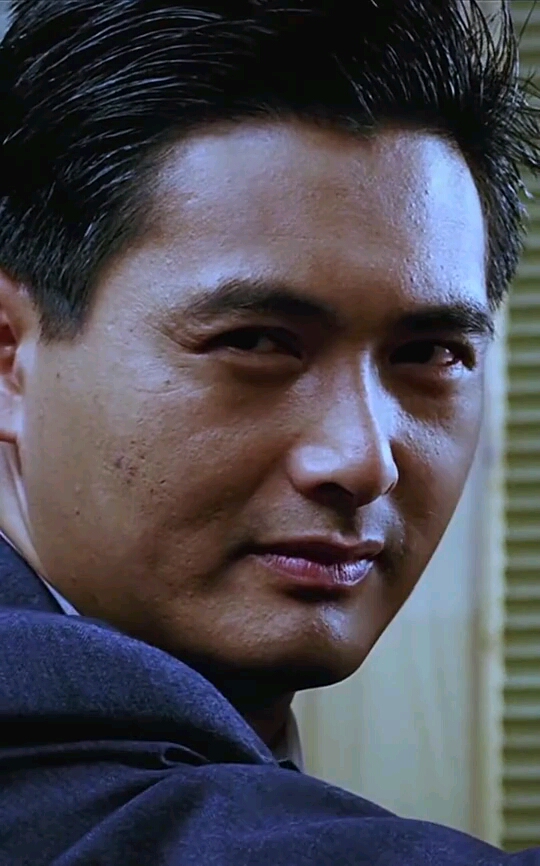 周润发自带bgm出场,大背头造型无人能敌!-度小视