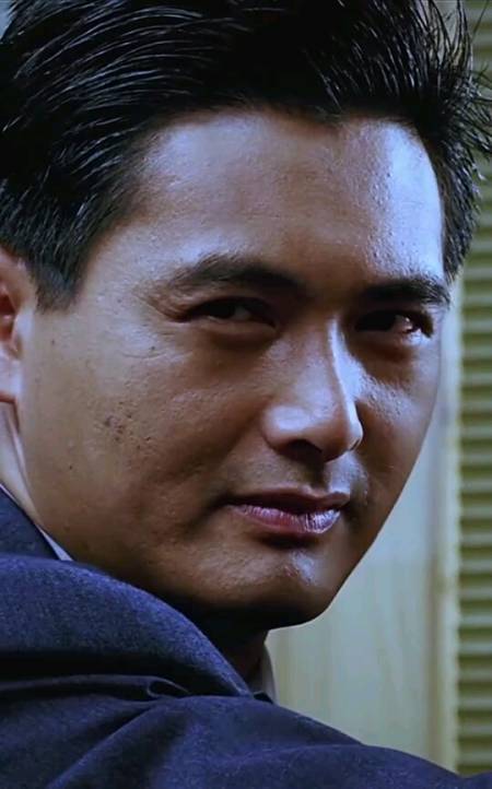 周润发自带bgm出场,大背头造型无人能敌!-度小视