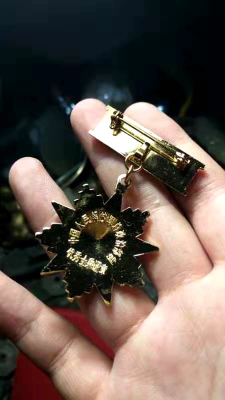 部队里面发行的,8一军功章,军人的荣誉,一般人搞不到