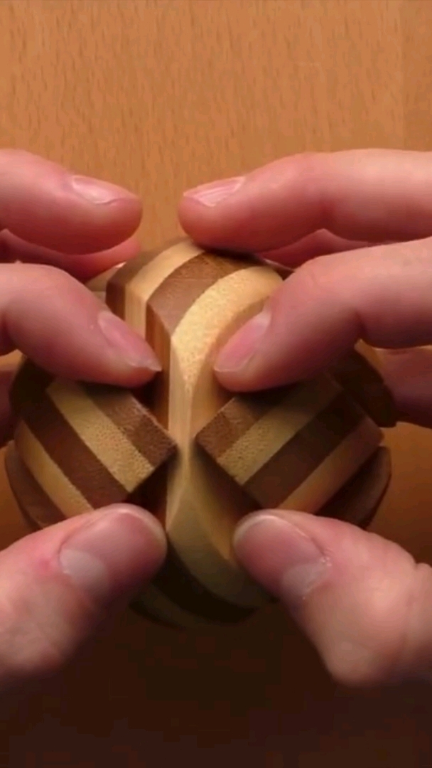 找了一圈终于找到关键所在,轻松打开鲁班球