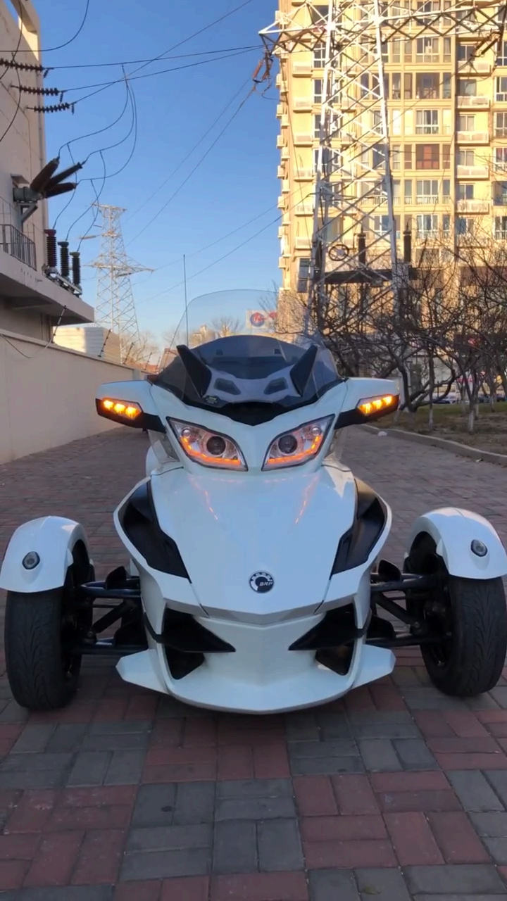 庞巴迪#加拿大庞巴迪三轮摩托详解