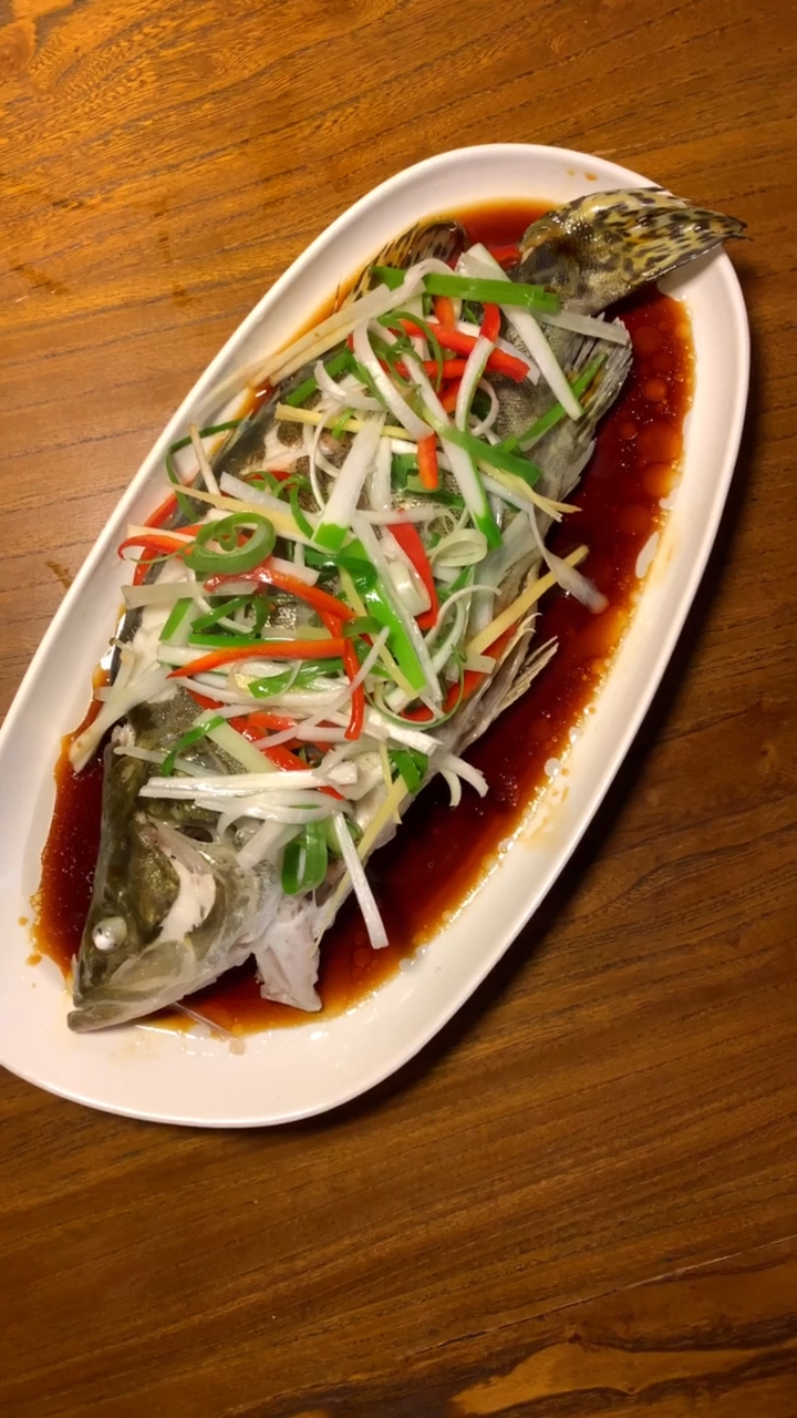 清蒸鳜鱼～家里来客人了,餐桌上的颜值担当