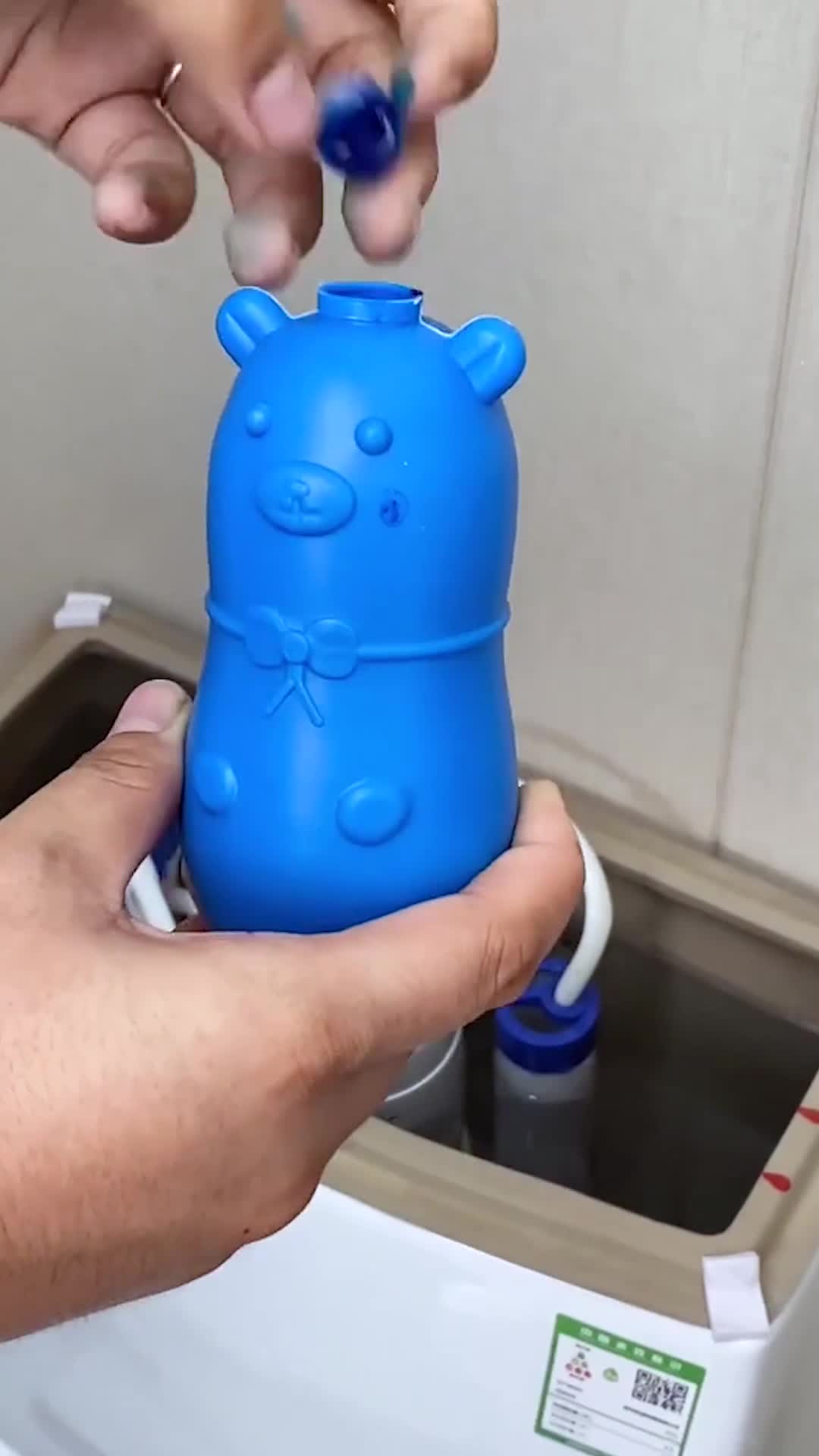 我要上热门#可爱小熊洁厕灵,自然清新有效减少马桶臭味