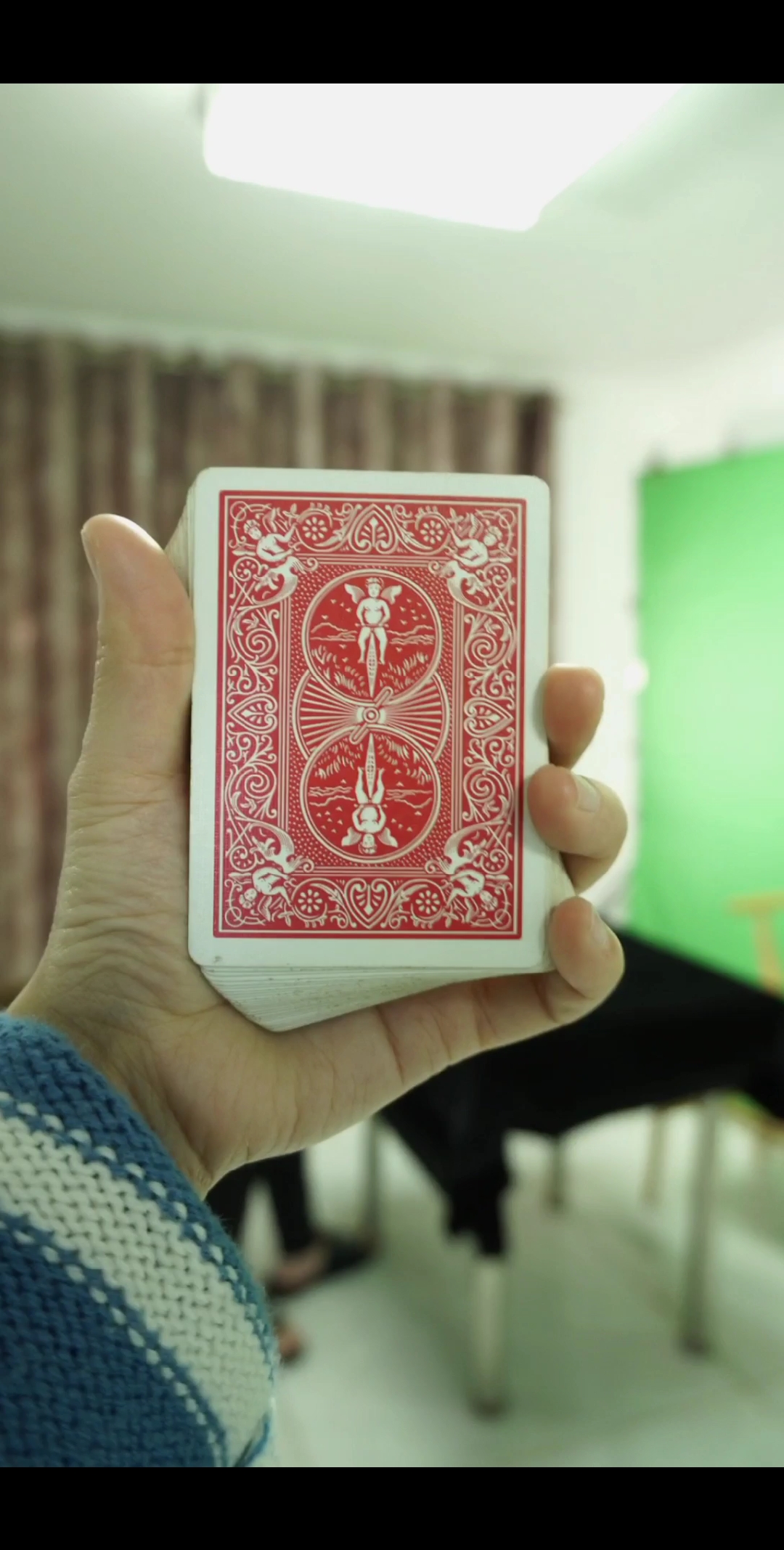 神奇魔术#神奇的扑克牌魔术,看出破绽算你厉害