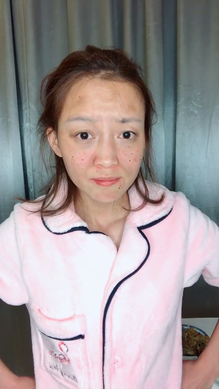 农村丑女化完妆,比城里人还美!惊艳全场!