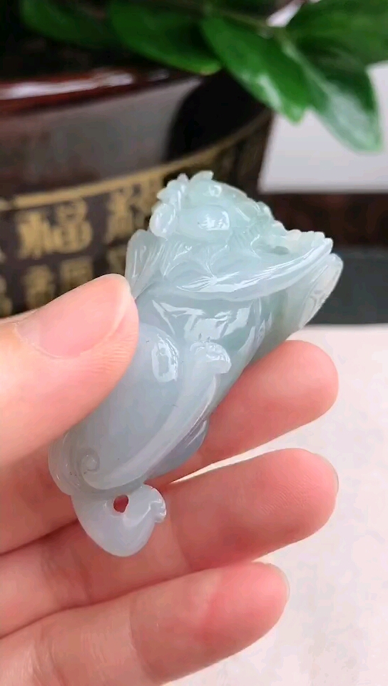 冰润翡翠貔貅吊坠.立体造型.