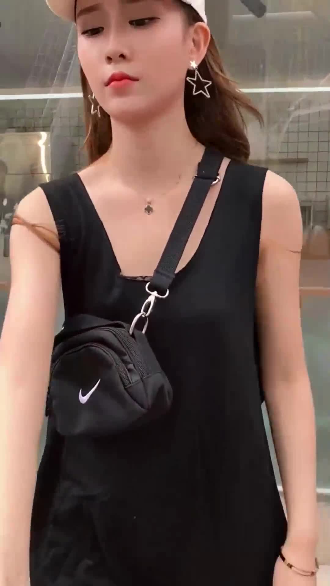 网红美女主播瑶瑶这身好有气质