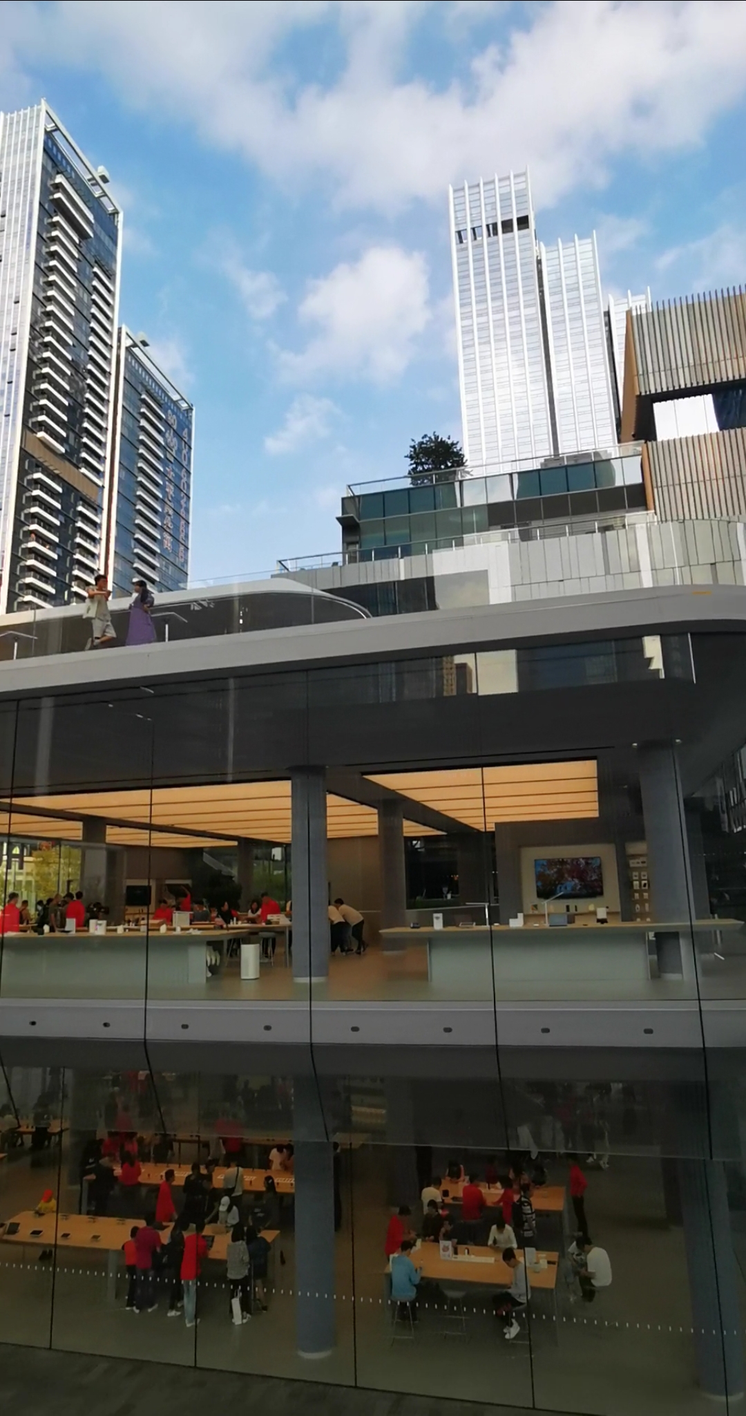 带上全民去旅行#华为这这个专卖店很牛啊,在深圳万象城