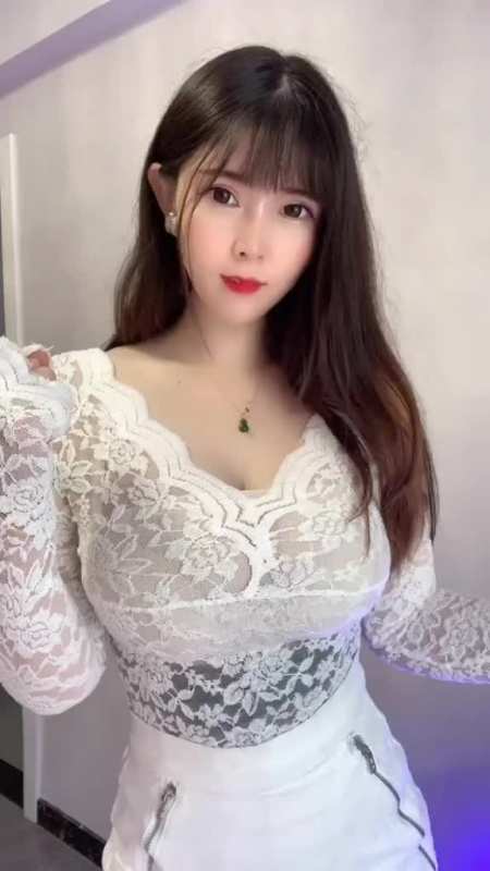 小白妹纸超爱吃就讨厌说实话的人-全民小视频