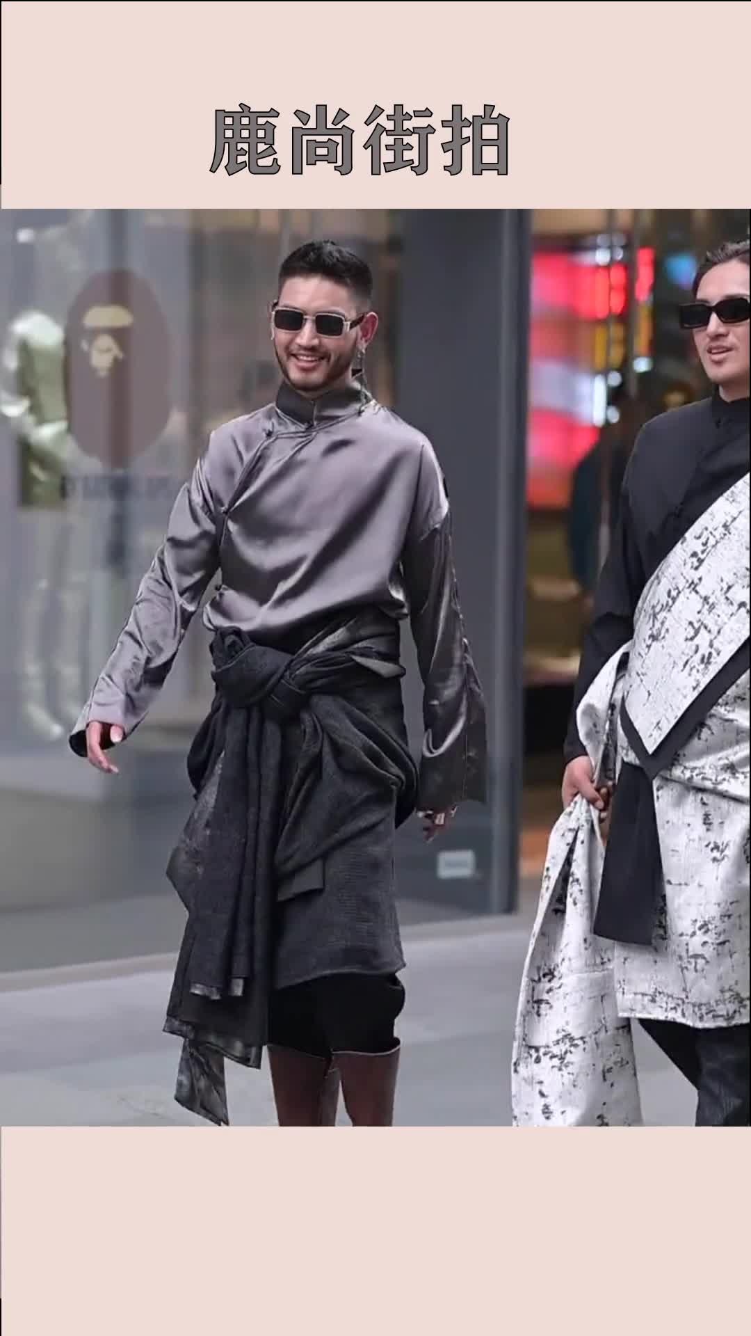 40名藏风美少年打卡成都地标藏风美少年定档比起那些小鲜肉这才是真