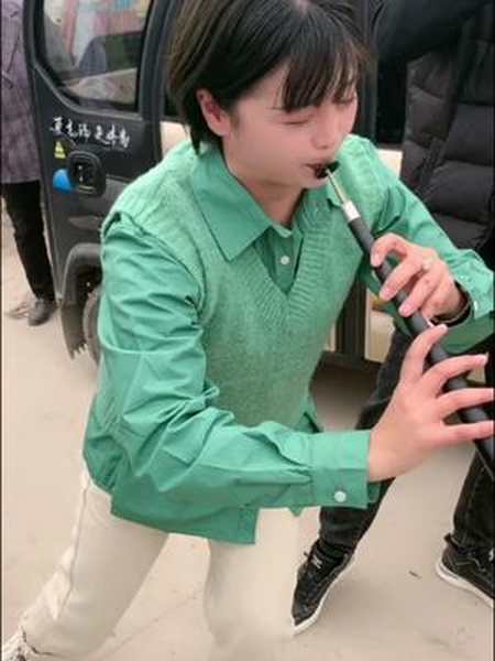 段莎莎不愧是豫东年轻的女唢呐王,十二个月吹的太投入了-全民小视频