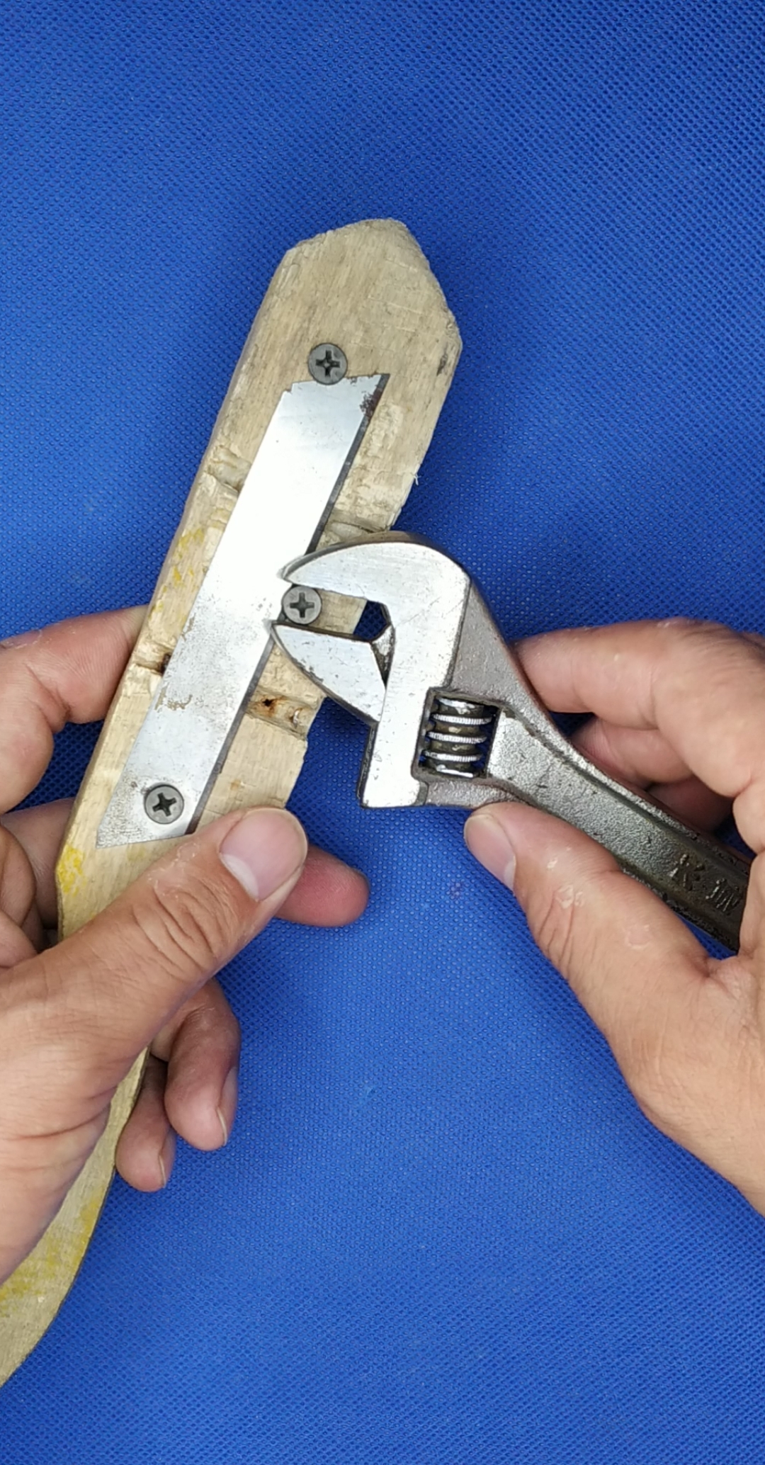 吃喝玩乐过假期#废物利用,自制的剥线神器!