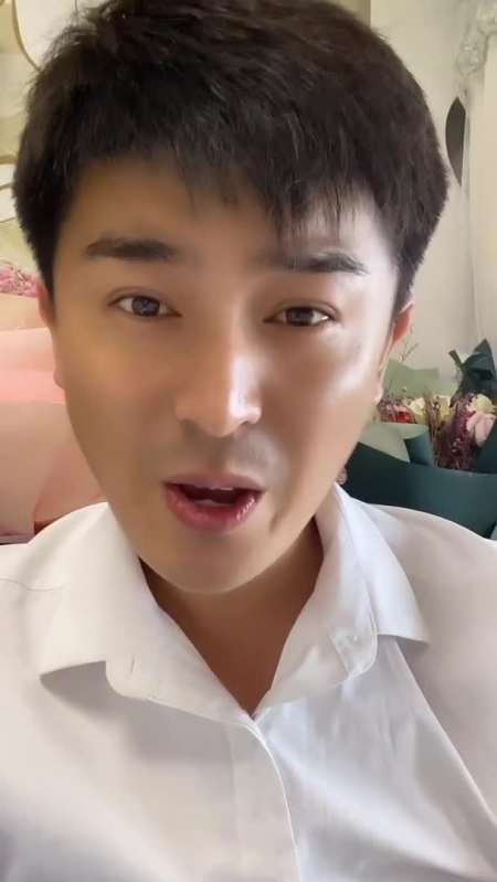 80后大叔笑起来真好看