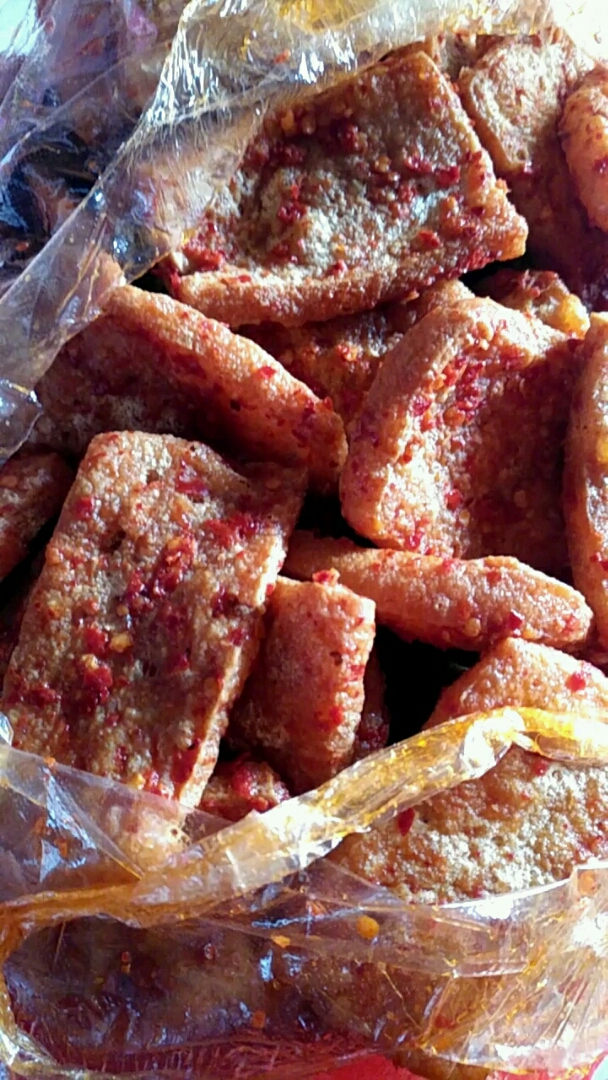 姑姑寄的湖南家乡特产:片子豆腐,也是油豆腐,好久没吃了,打开袋子赶紧