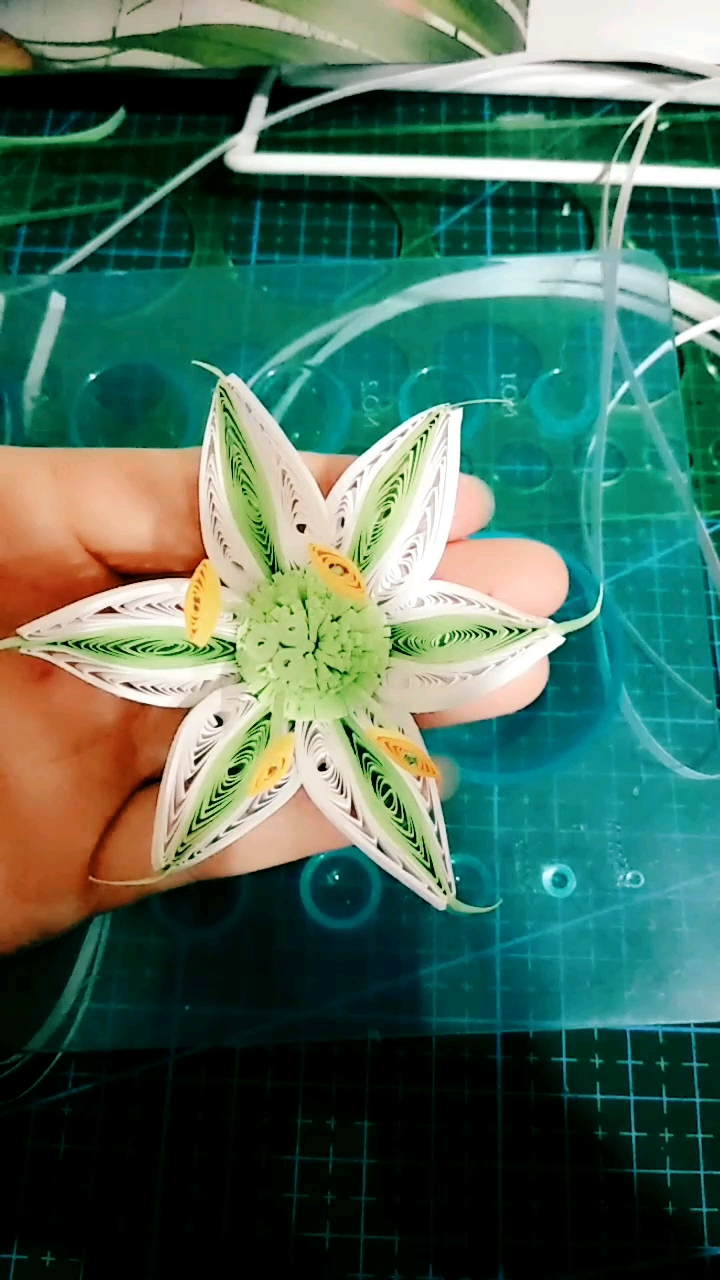 衍纸 百合花的做法