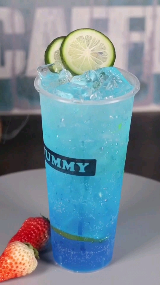 #再不减肥就晚了#夏天能让人凉爽的除了冰西瓜还有冰奶茶,蓝色妖姬,凉