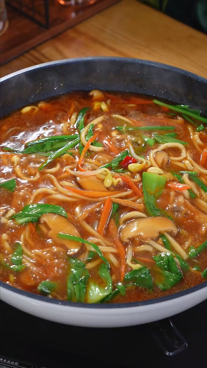 美食#炝锅肉丝面这样做,一顿三碗不够吃,太适合这么冷的天吃了!