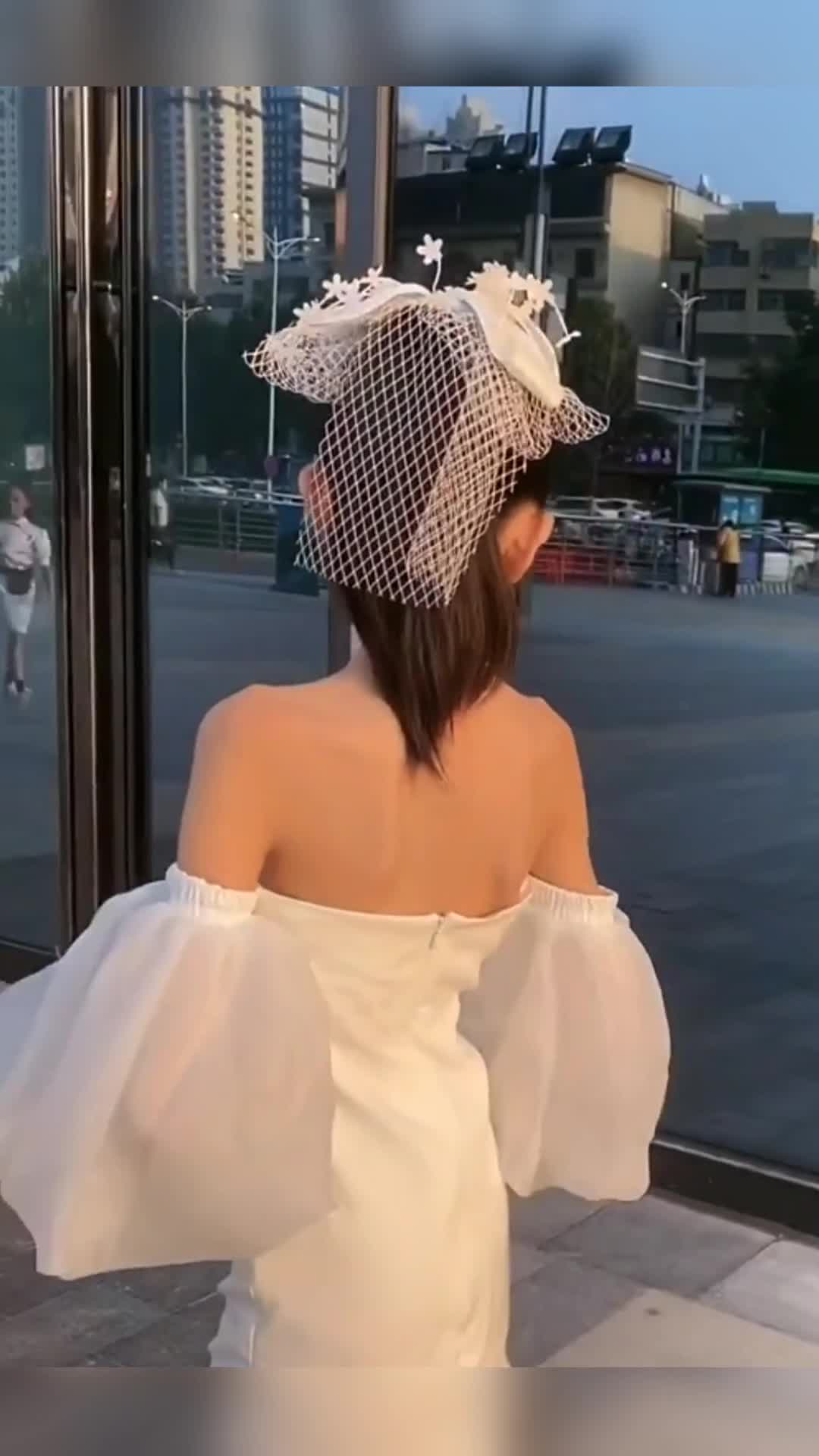 我要上热门#宋小睿第一次室外走秀,这大长腿太漂亮了