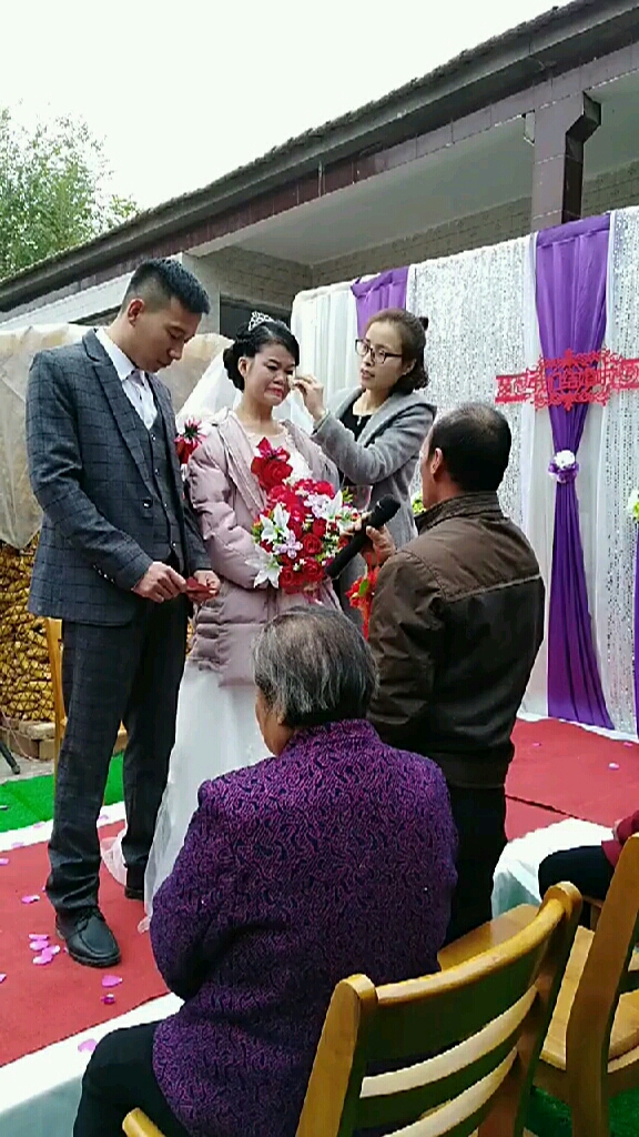 新郎家没有车没有房,新娘从南方远嫁而来,这就是嫁给爱情请为她们点赞