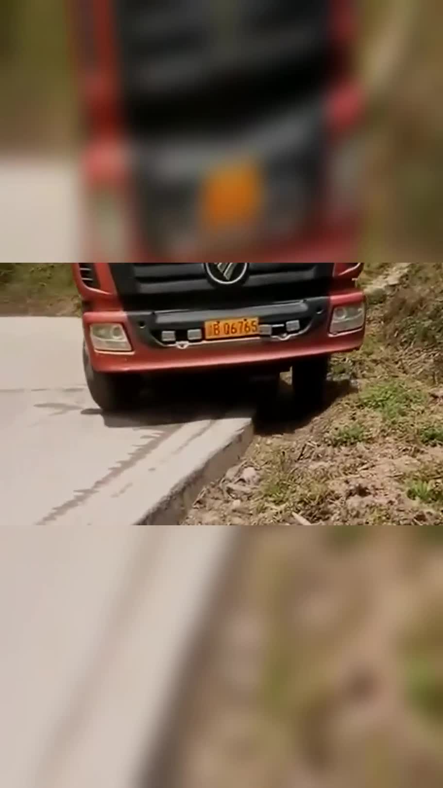 果然是老司机,已经熟练掌握了排水渠过弯的技巧!看完视频你学会了吗?